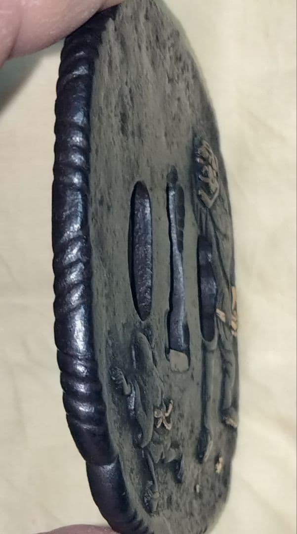 希少　鉄地大鍔　鐔　(羽州庄内之住　正阿弥清成作　獅子舞の図)　鈴木清成　箱付き