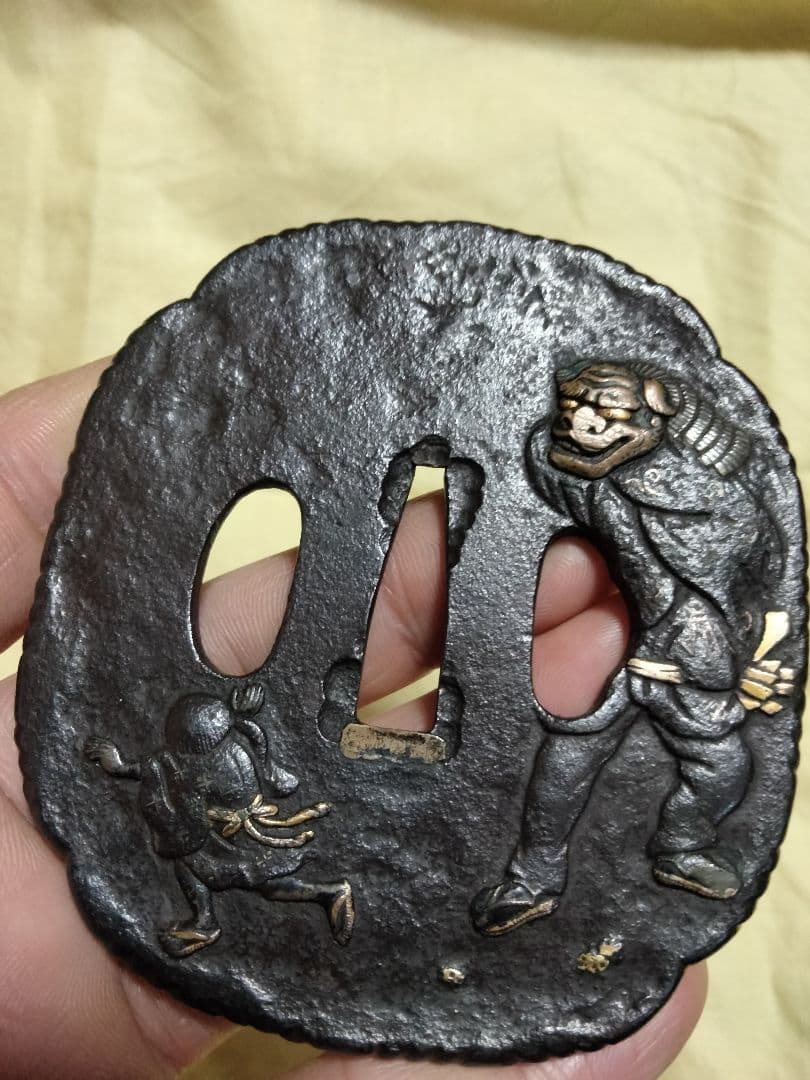 希少　鉄地大鍔　鐔　(羽州庄内之住　正阿弥清成作　獅子舞の図)　鈴木清成　箱付き