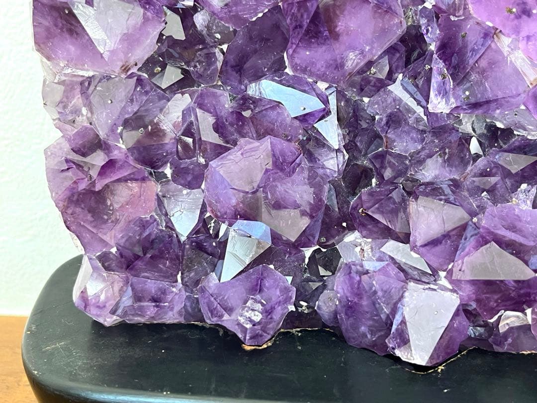 SALE✩.*˚天然石 水晶 アメジスト クラスター 原石 3.5kg 台座付き