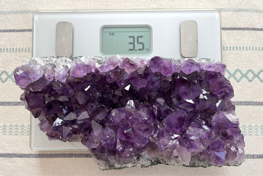 SALE✩.*˚天然石 水晶 アメジスト クラスター 原石 3.5kg 台座付き
