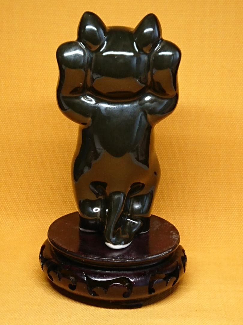 【美品】猫　黒猫　招き猫　陶器　置物　インテリア　工芸品　美術品　A3352