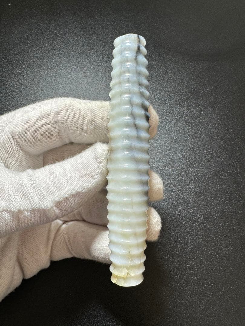 漢代和田玉　黒白二色 旋文様 玉珠子（ビーズ） 高古玉 置物 紋彫り件旧家蔵出し