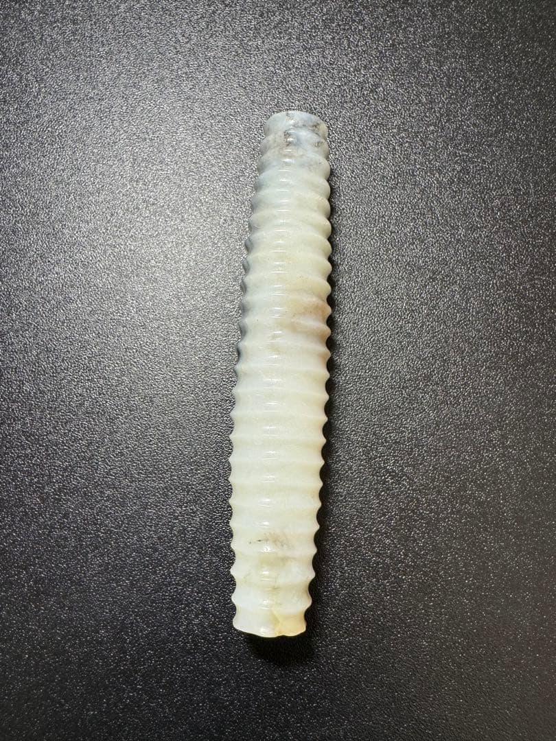 漢代和田玉　黒白二色 旋文様 玉珠子（ビーズ） 高古玉 置物 紋彫り件旧家蔵出し