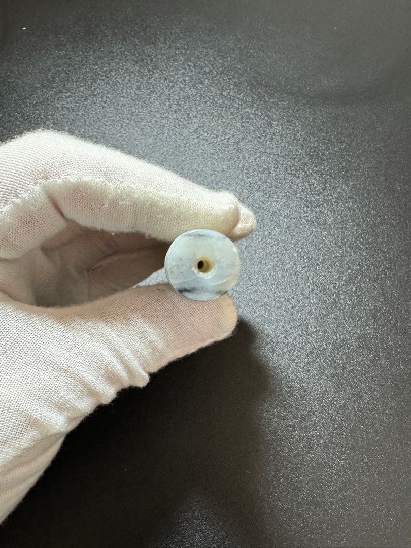 漢代和田玉　黒白二色 旋文様 玉珠子（ビーズ） 高古玉 置物 紋彫り件旧家蔵出し