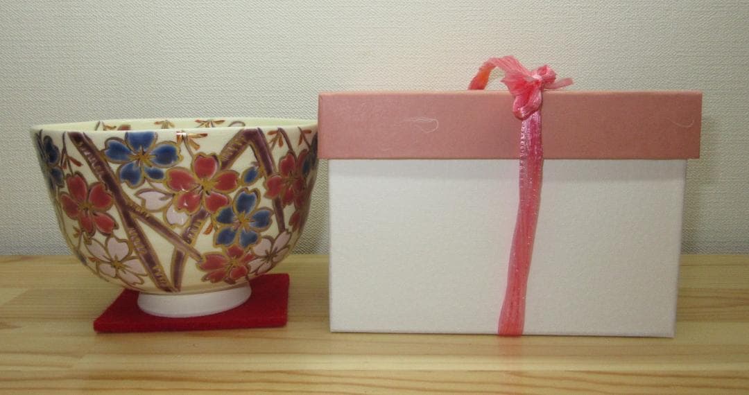 送料込【逢絢亭・新品】茶道具 茶碗 京焼 枝垂桜の図 伊坂清香 紙箱入り