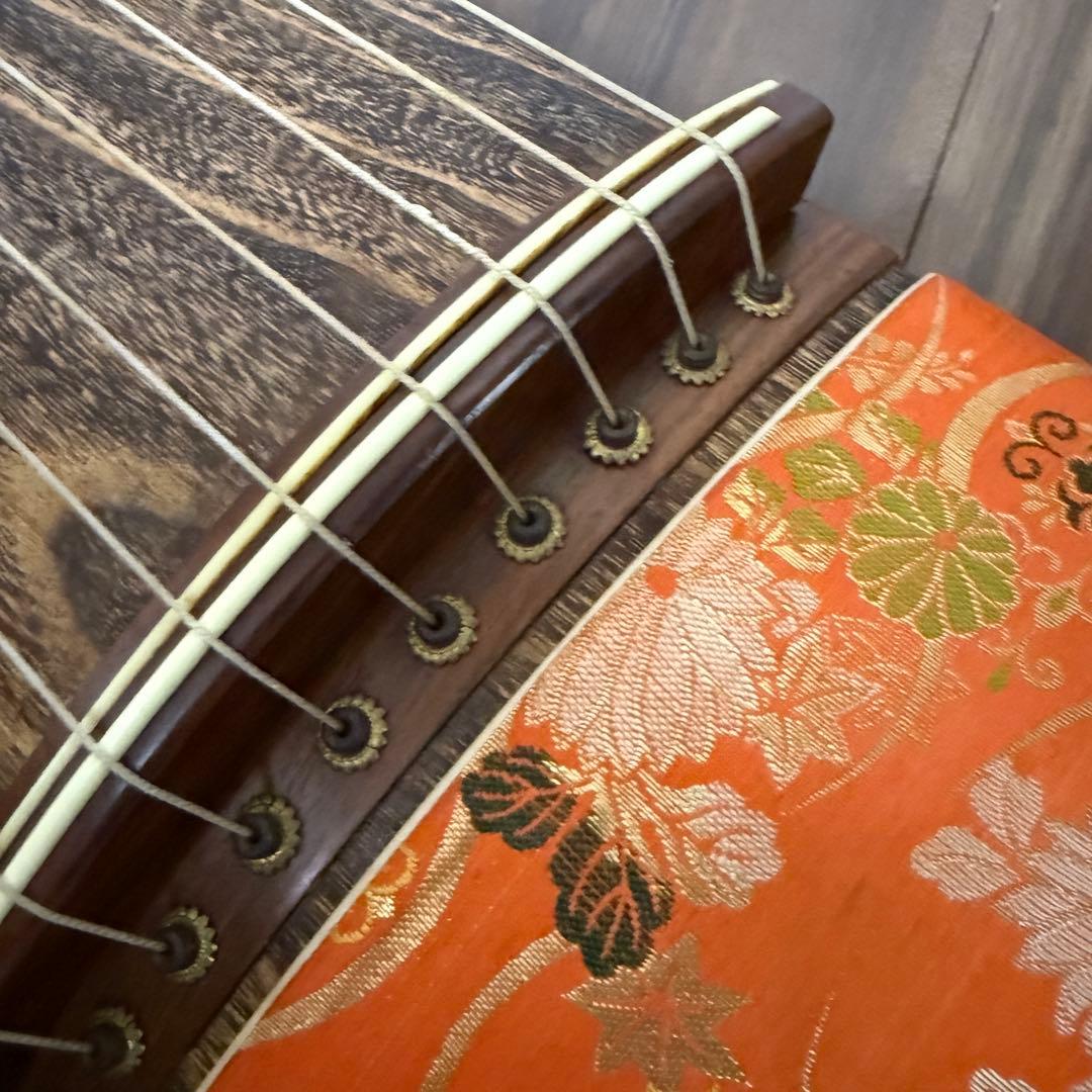 【送料無料】13弦琴 和楽器 くり甲 すだれ彫り 蒔絵 袋付き