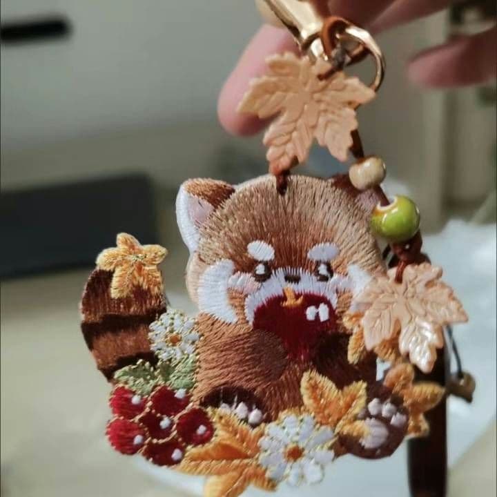 刺繍レッサーパンダキーリング