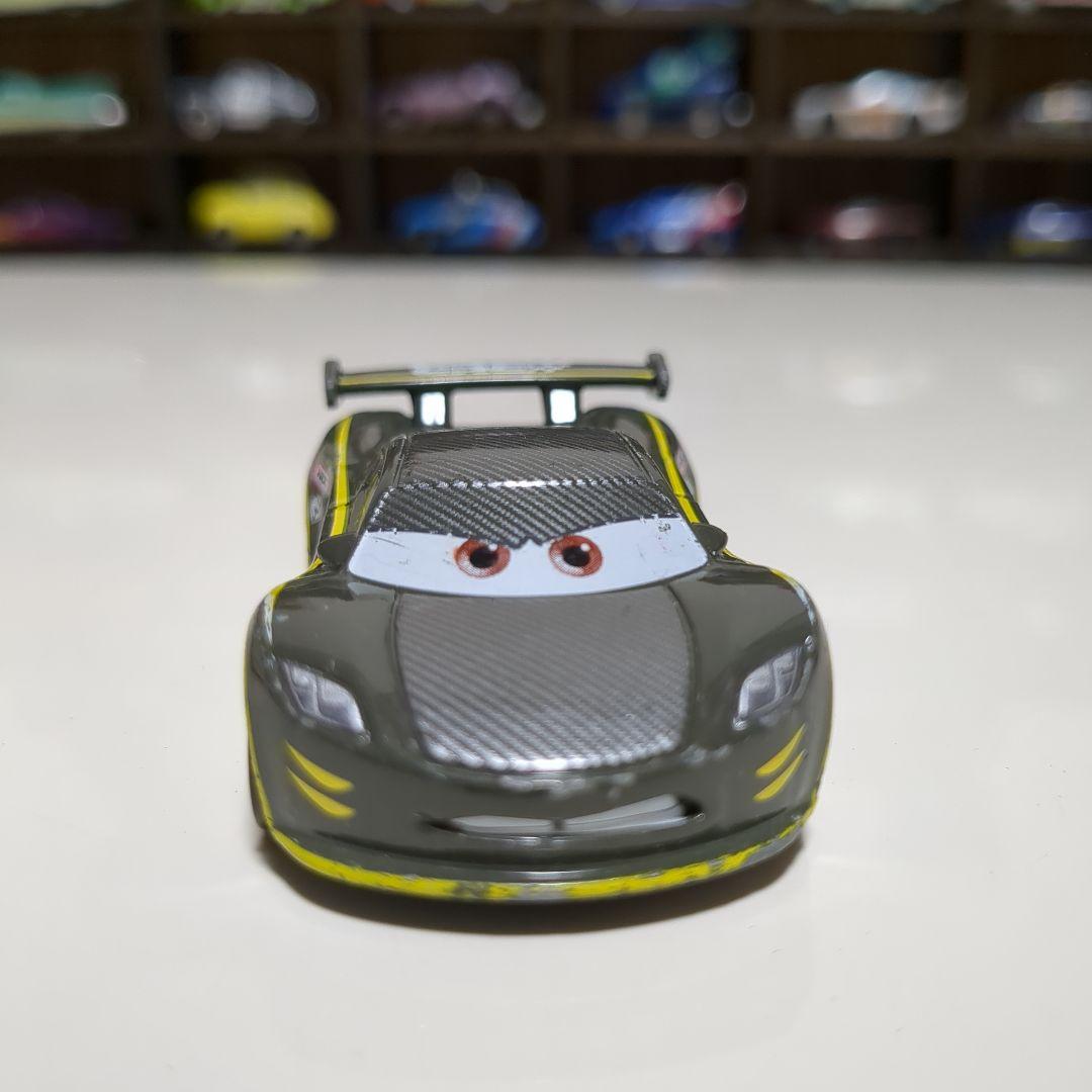 レア品！カーズ ルイスハミルトン(カーボンレーサータイプ) トミカ