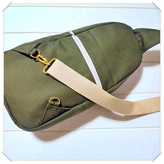 ビューティフルガーデンのボディバッグ