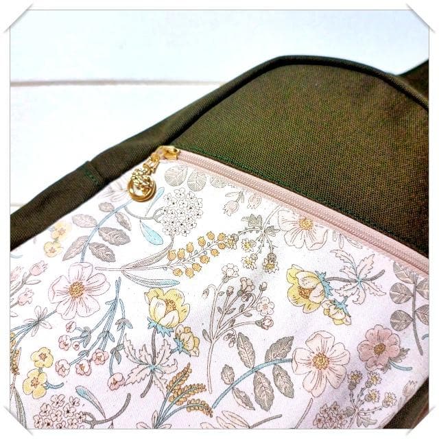 ビューティフルガーデンのボディバッグ