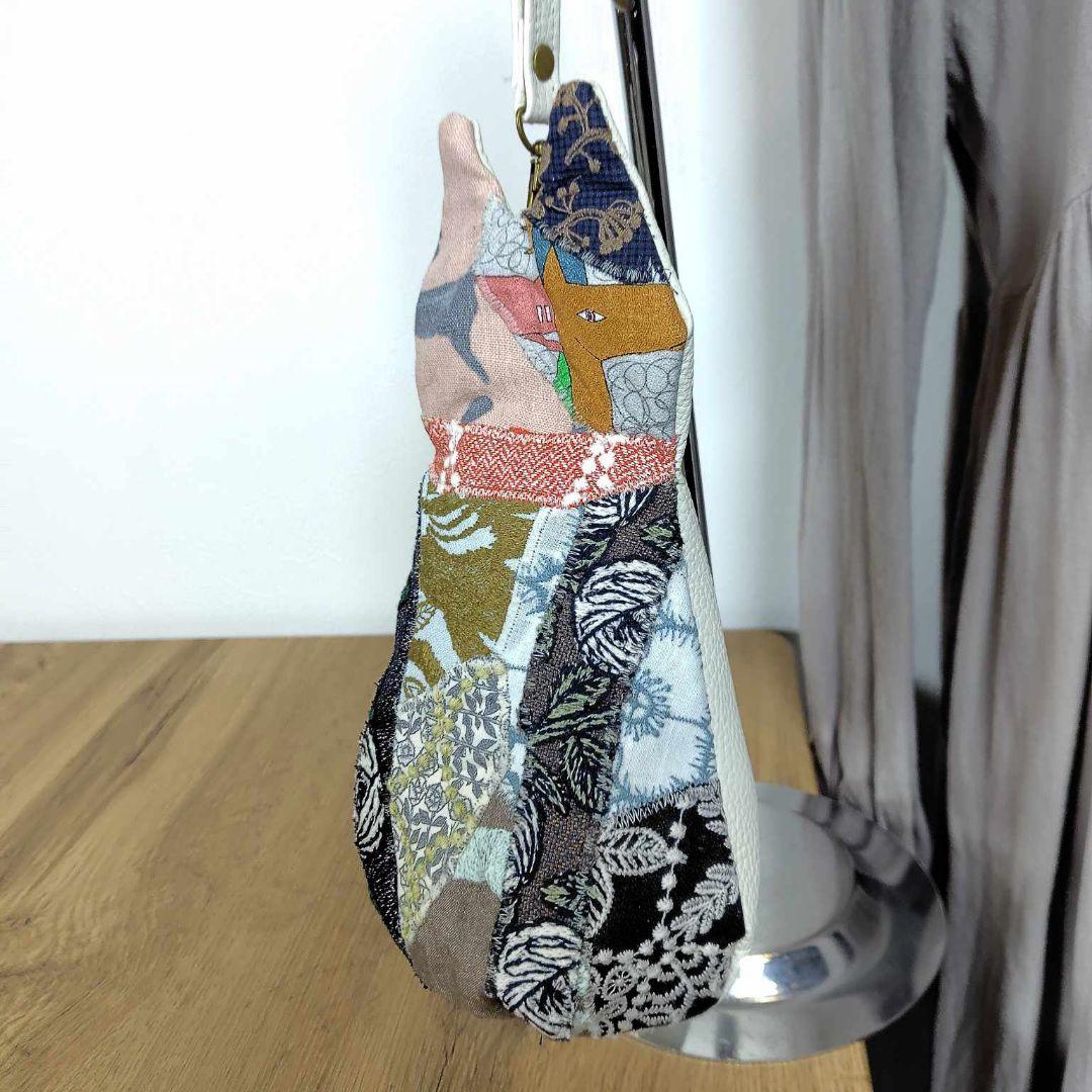 ミナペルホネン/牛革ホワイト 猫ポーチカケラパッチ/背面牛革 - メルカリ