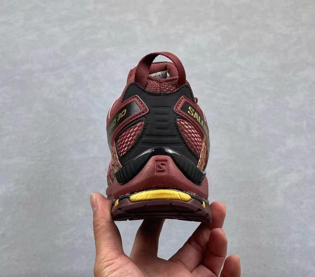 SALOMON XAPRO3D スポーツシューズ 干支限定年（馬年）