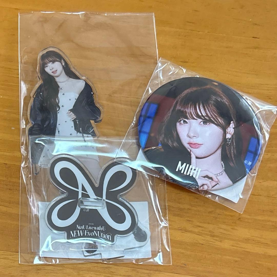 NiziU ミイヒ アクスタ 缶バッジ 缶バッチ NEW EvoNUtion - メルカリ