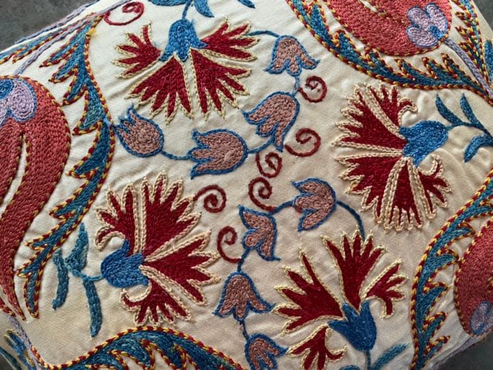 ウズベキスタン製 シルク スザニ刺繍 クッションカバー 48×43 SZN707