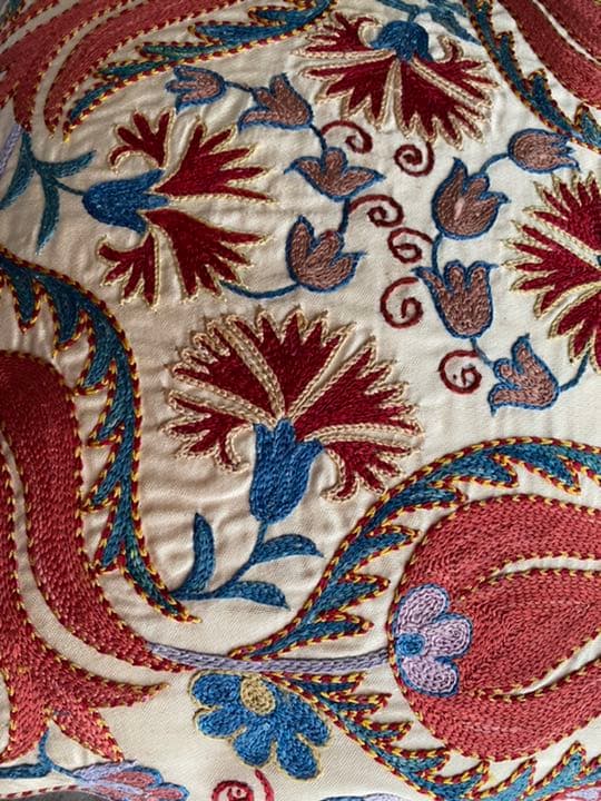 ウズベキスタン製 シルク スザニ刺繍 クッションカバー 48×43 SZN707