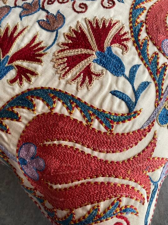 ウズベキスタン製 シルク スザニ刺繍 クッションカバー 48×43 SZN707