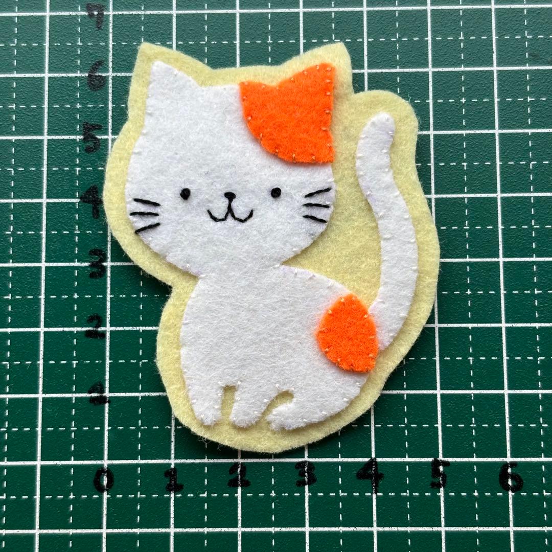 ハンドメイド フェルト ワッペン ニコニコドライフラワー様 - メルカリ