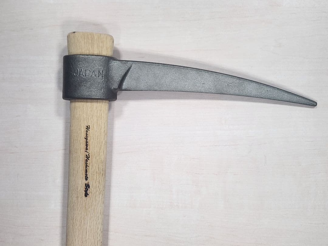 新品•未使用 日本製 ツルハシ 木製ハンドル 金属ヘッド