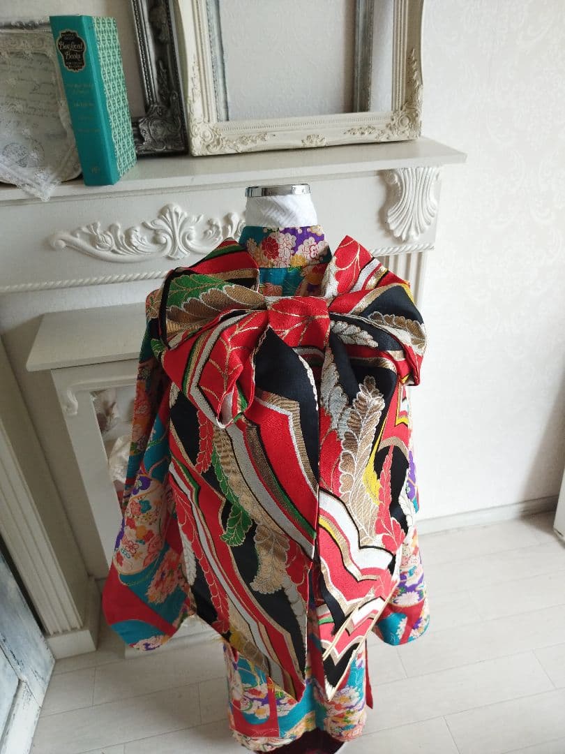 黒地に赤金の模様☆だらりの帯