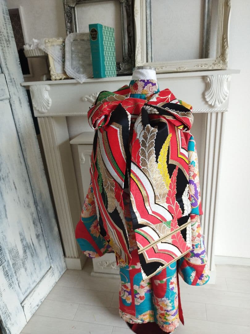 黒地に赤金の模様☆だらりの帯