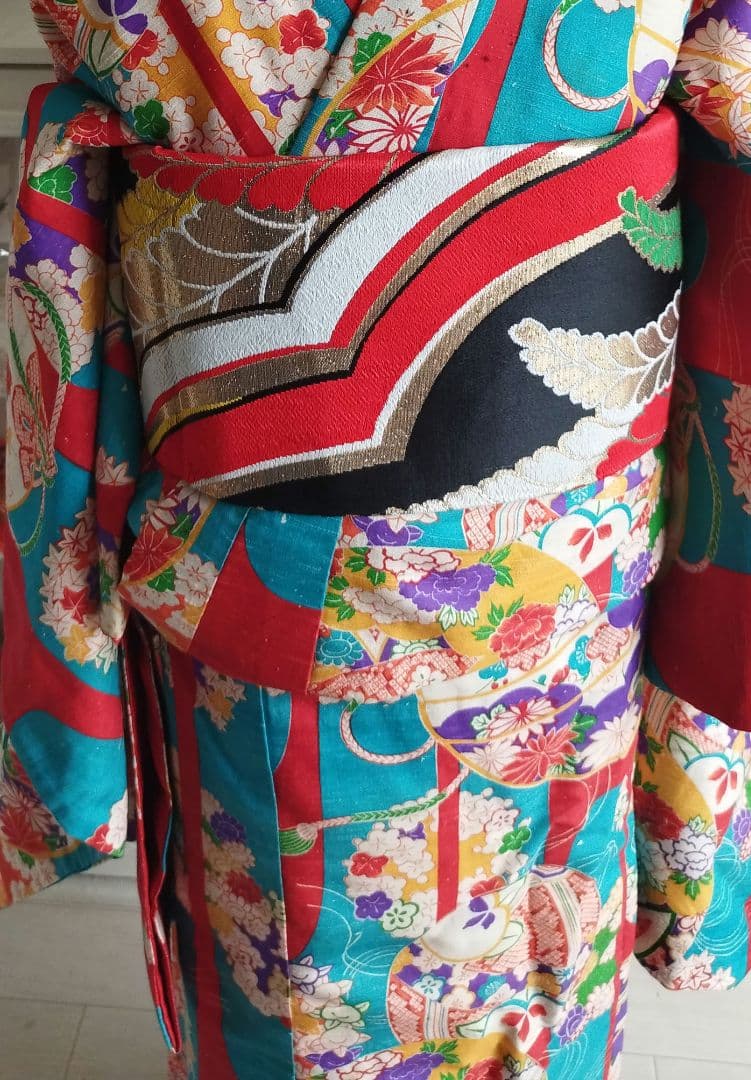 黒地に赤金の模様☆だらりの帯