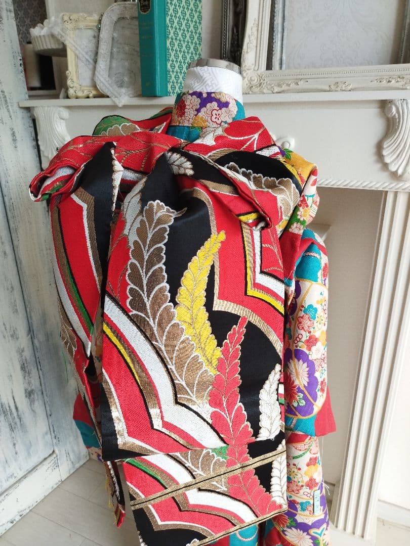 黒地に赤金の模様☆だらりの帯