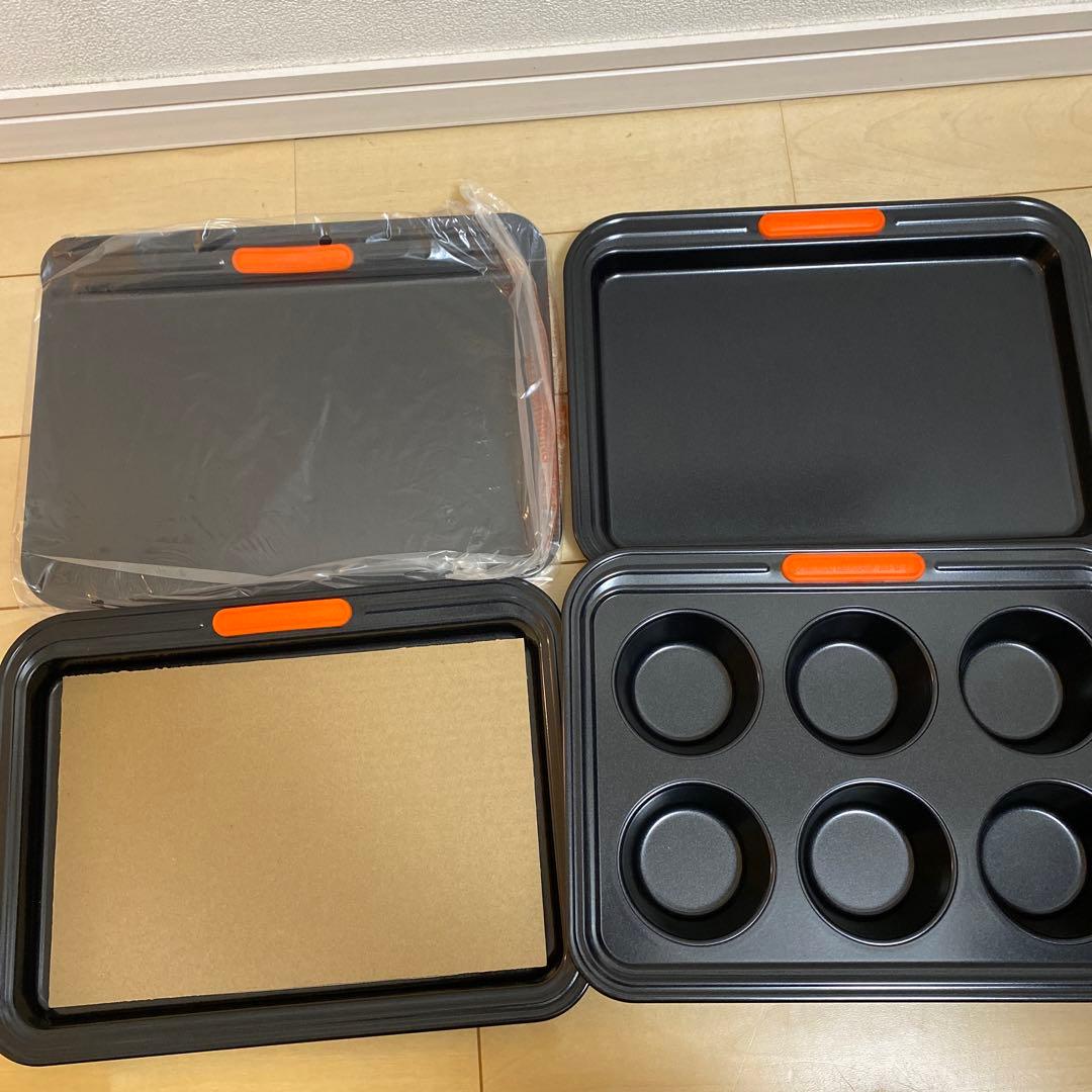 ルクルーゼ オーブントースター型トレイ4種セット新品箱付き
