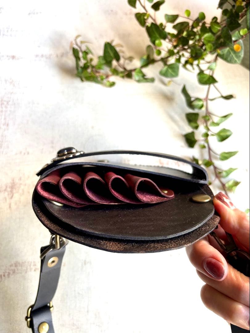 tom 手染めブラックマーブルの丸型シザーケース、ゴム手袋ホルダー