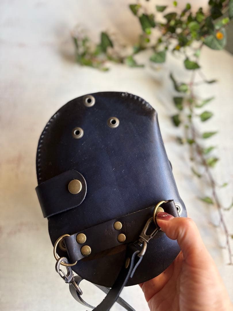 tom 手染めブラックマーブルの丸型シザーケース、ゴム手袋ホルダー