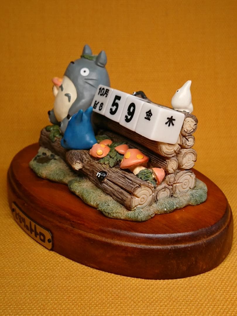 【美品】ジブリ　トトロ　カレンダー　置物　インテリア　工芸品　美術品　A1086