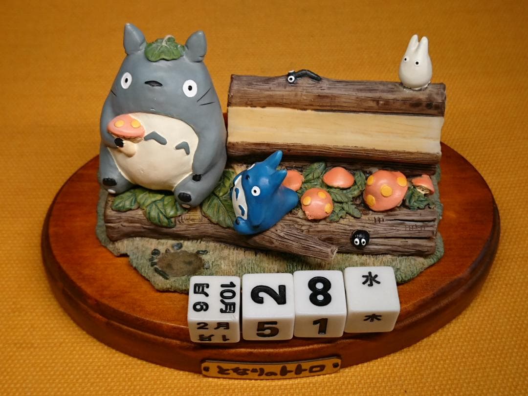 【美品】ジブリ　トトロ　カレンダー　置物　インテリア　工芸品　美術品　A1086