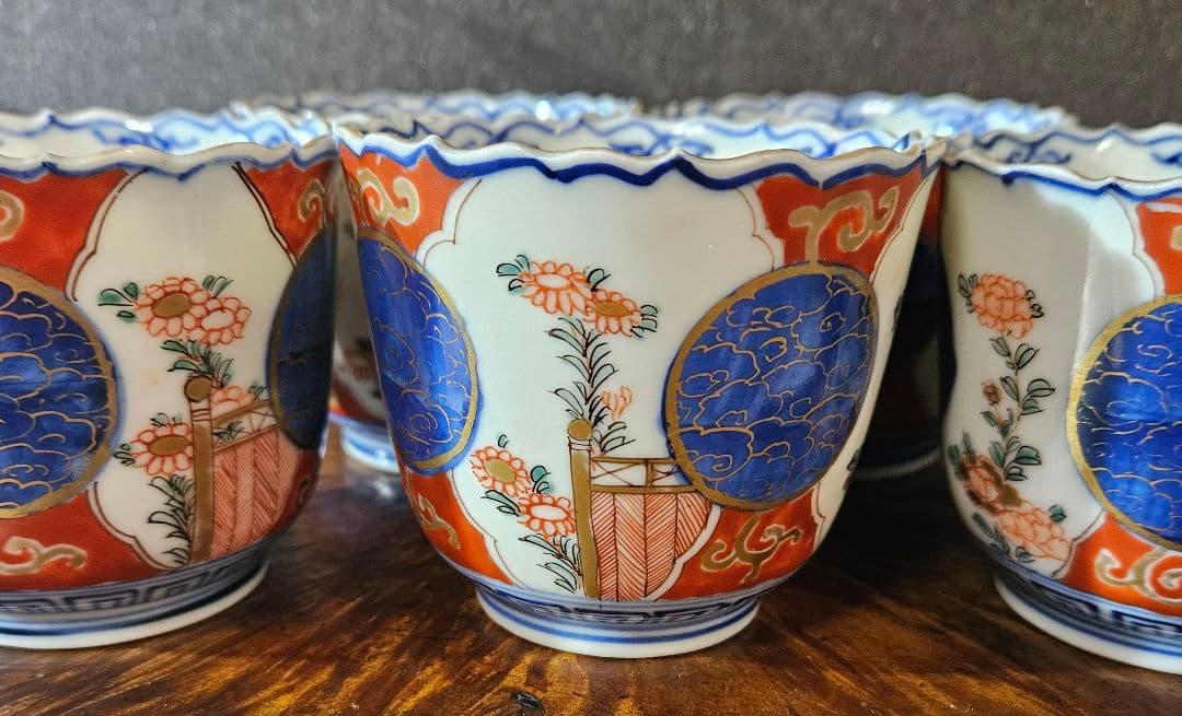 明治時代　古伊万里　錦手　金彩色絵　瑠璃金彩丸文様　花の図　そば猪口　湯呑5客