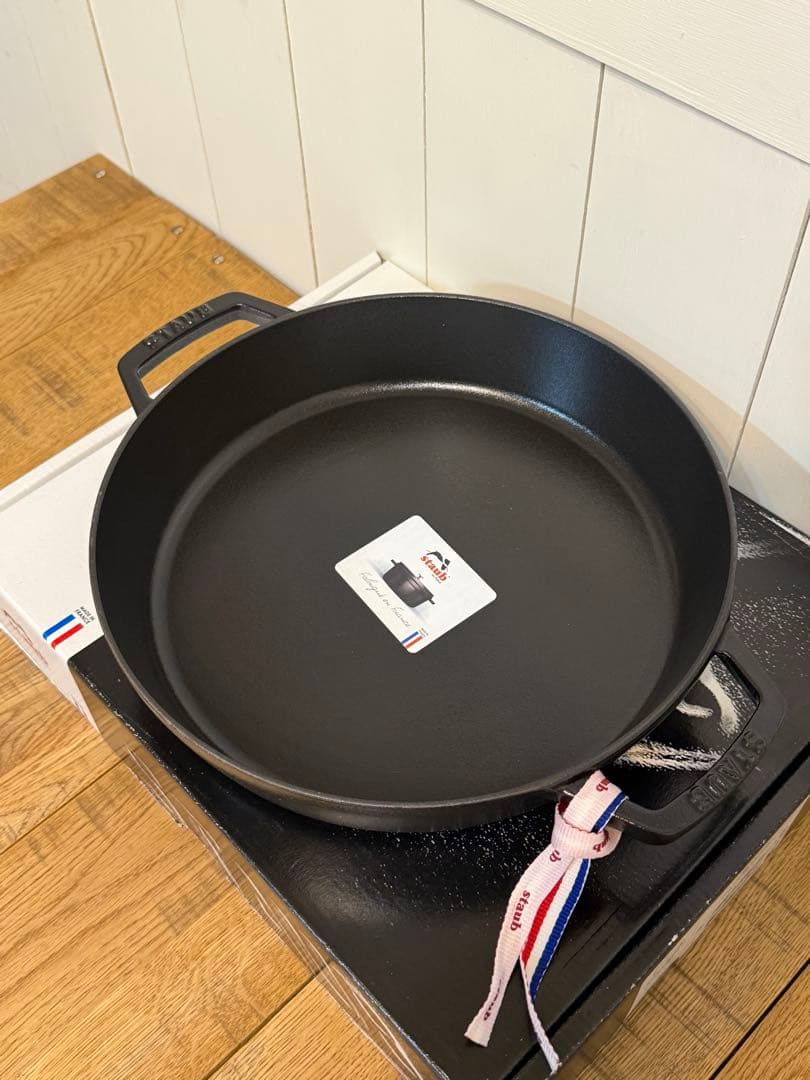 新品 ストウブ 両手フライパン 26cm ブラック 40511-725