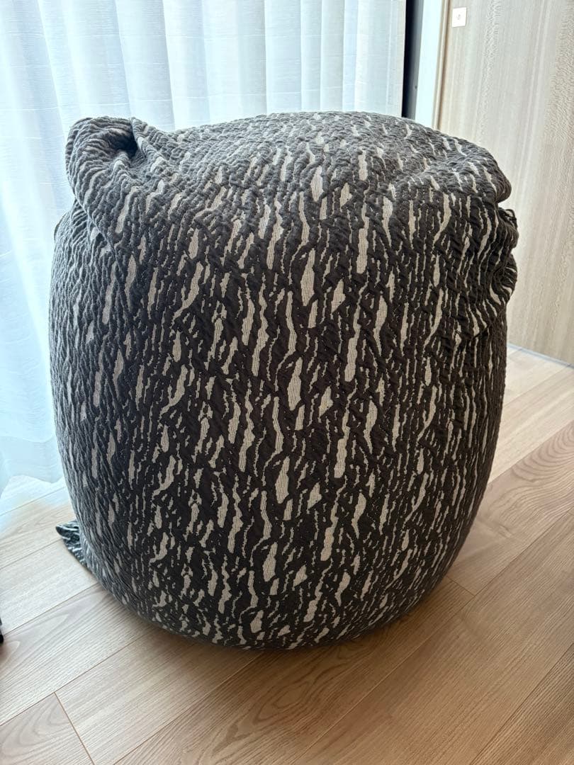 Luxe Lite ビーズクッション ブラック・ホワイト