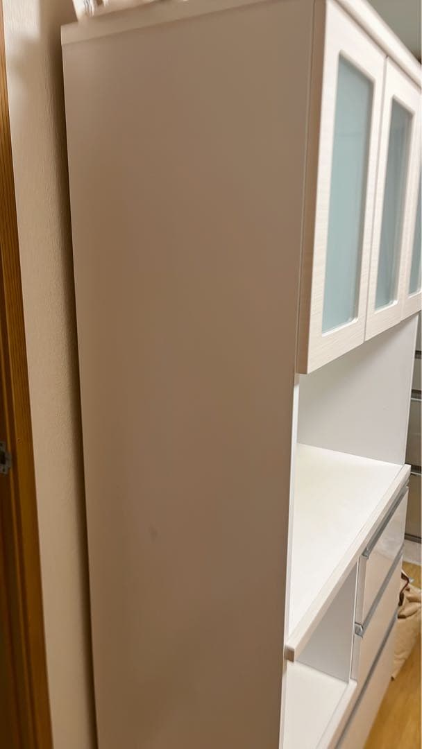 アイボリー 食器棚 ガラス扉付き 送料18500円かかる為この金額です