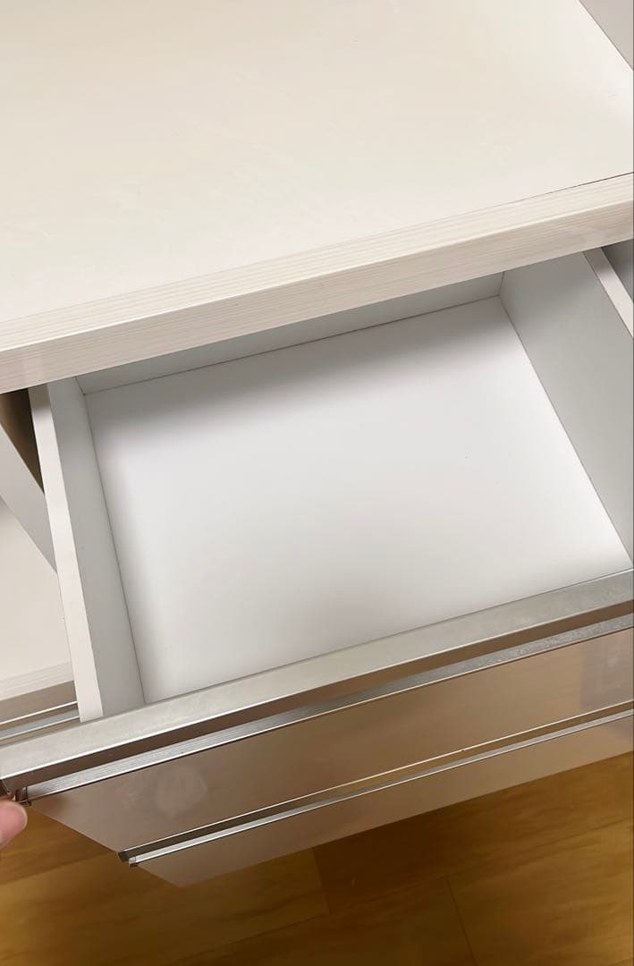 アイボリー 食器棚 ガラス扉付き 送料18500円かかる為この金額です