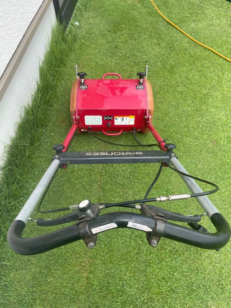 BARONESS 芝刈り機 赤