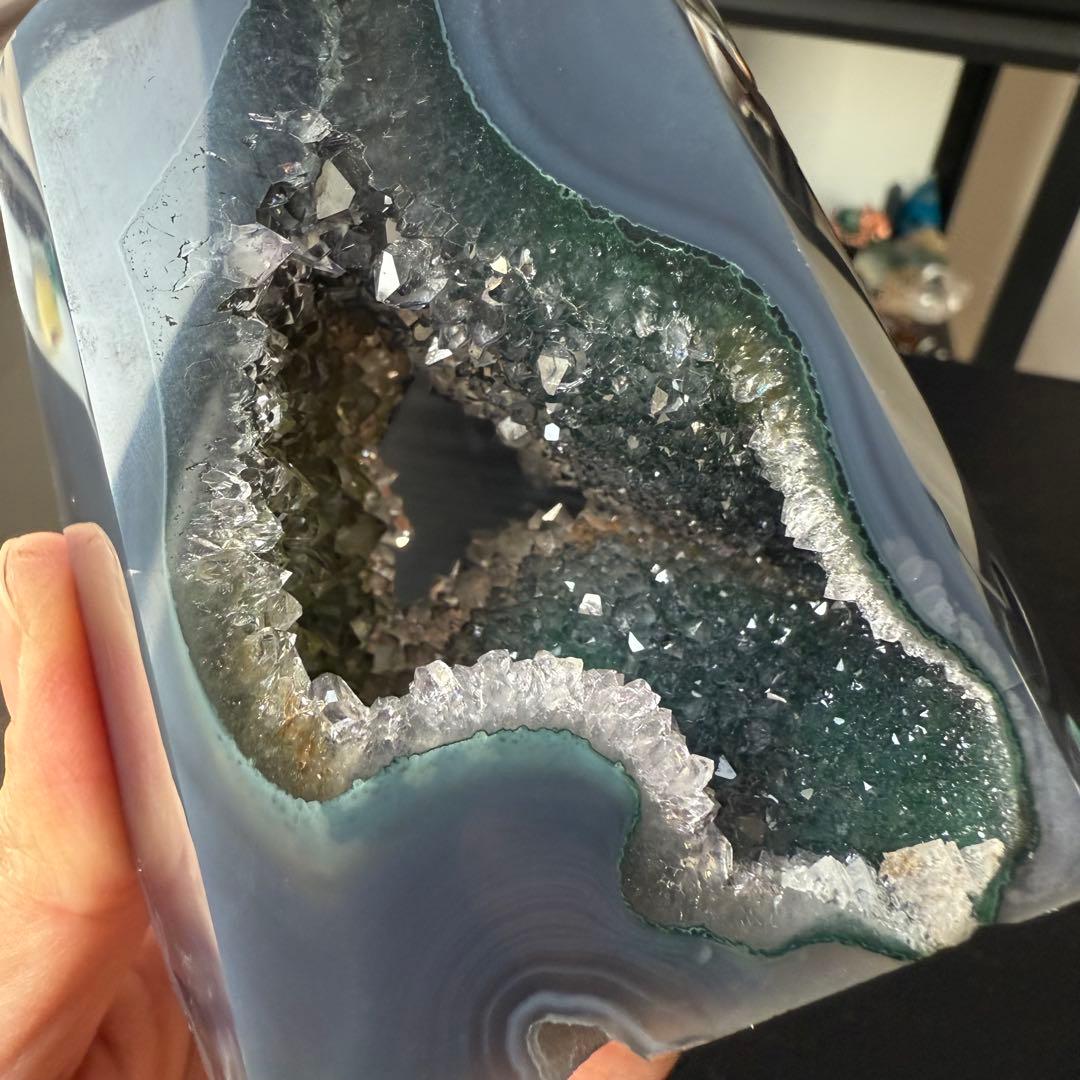 天然石ジオード付き　瑪瑙のポイント　置物NO.011216