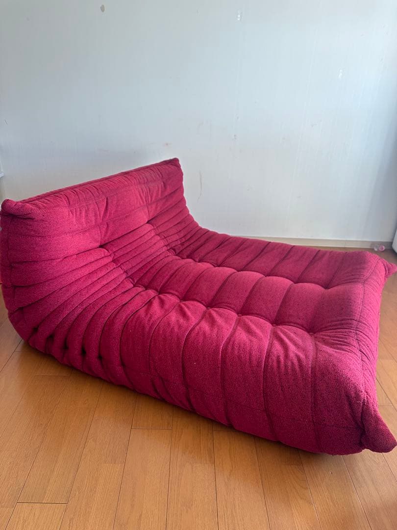 ligne roset トーゴ　2人掛け ラウンジソファ 赤黒
