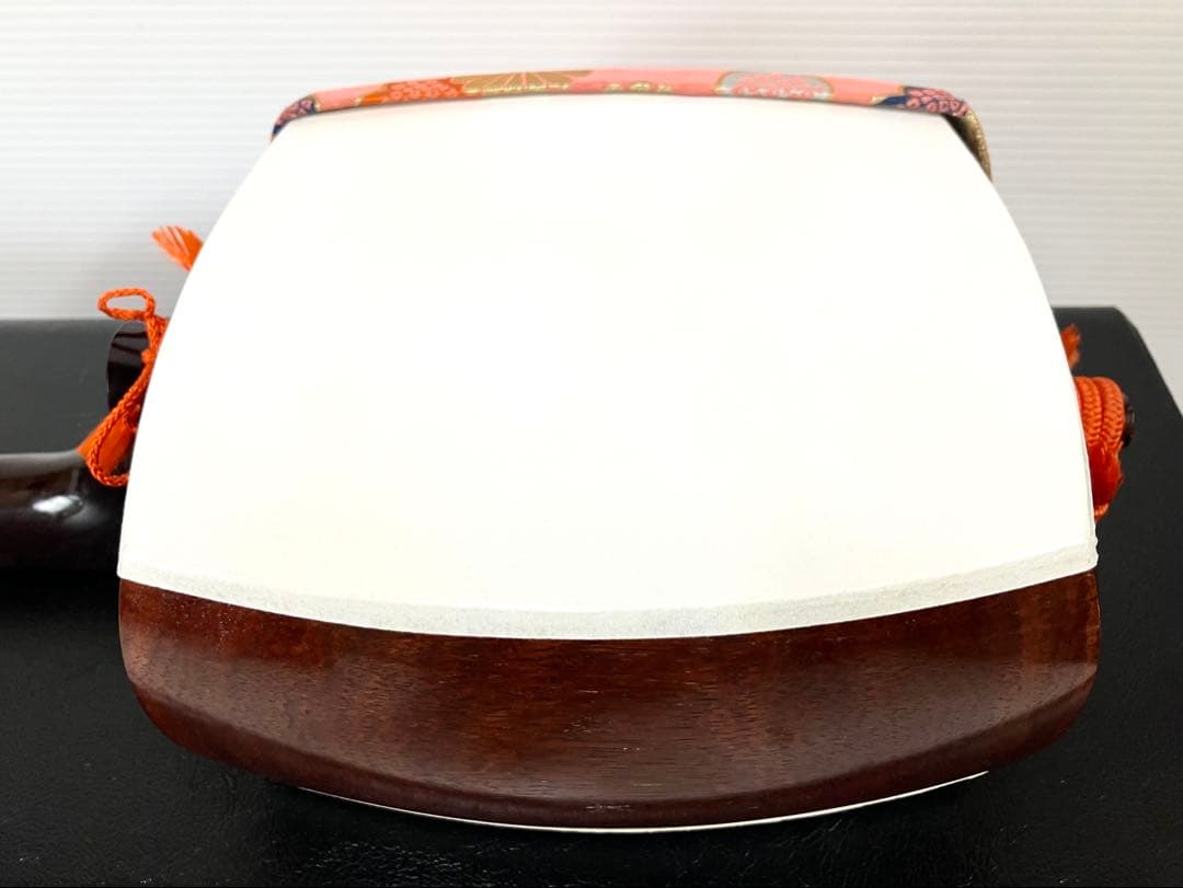 美品◆民謡三味線◆紅木 中棹 東さわり 皮破れ無し 鼈甲撥／駒／替え弦／ケース付