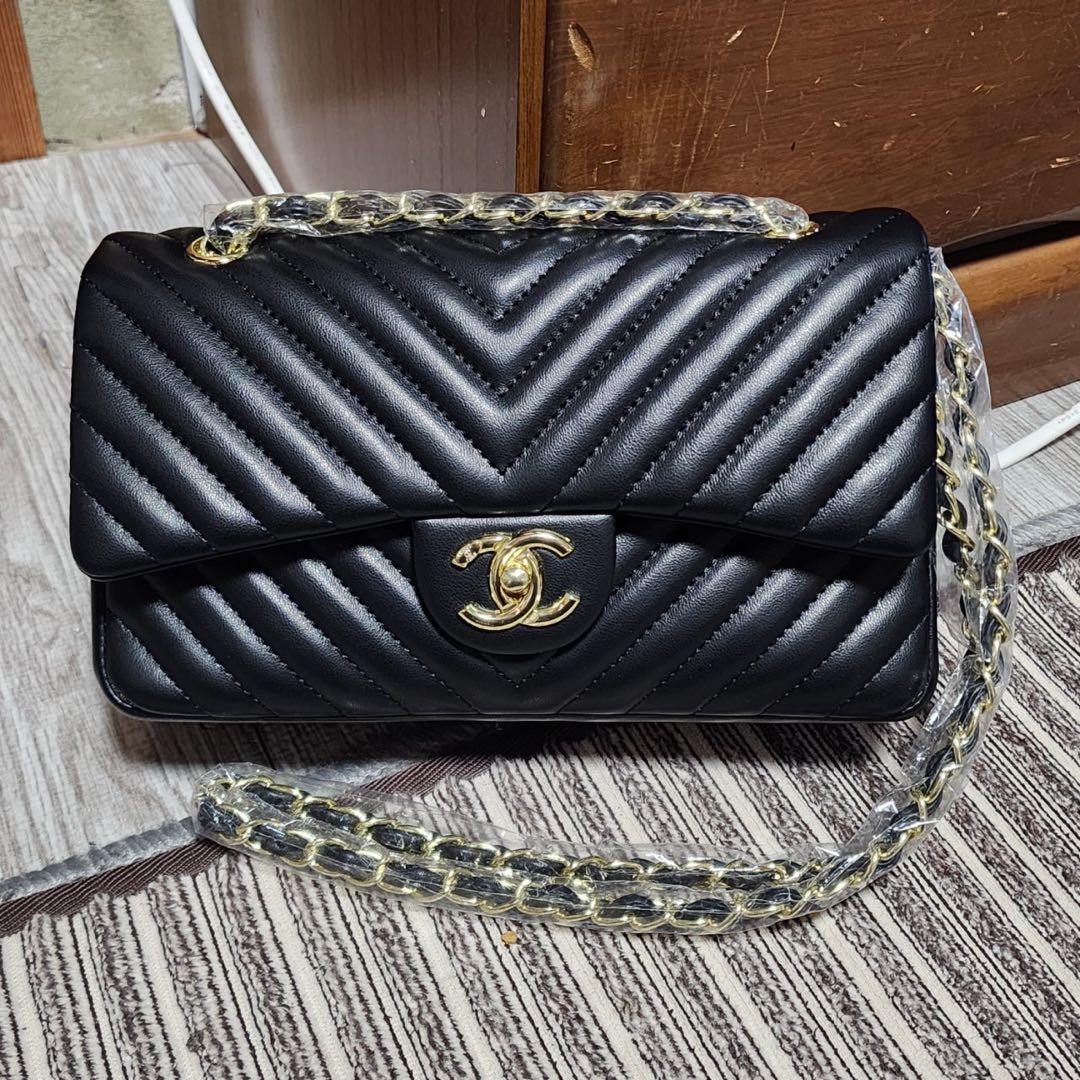 CHANEL　ショルダーバッグ　Vステッチ　ノベルティ