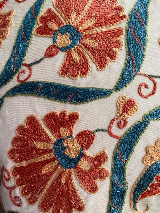 ウズベキスタン製 シルク スザニ刺繍 クッションカバー 44×43 SZN709