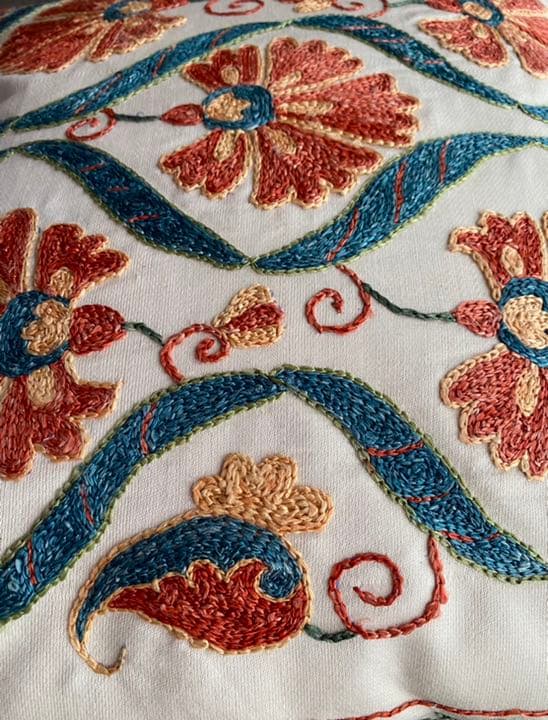 ウズベキスタン製 シルク スザニ刺繍 クッションカバー 44×43 SZN709