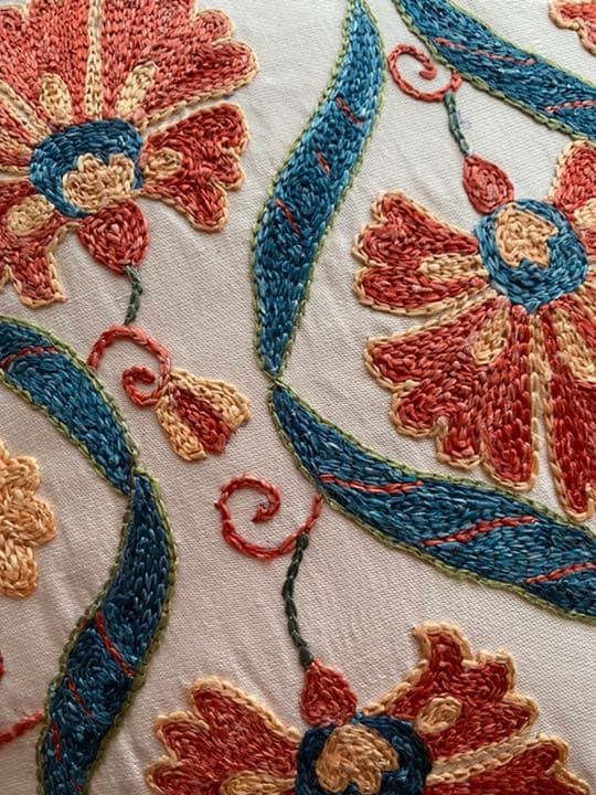 ウズベキスタン製 シルク スザニ刺繍 クッションカバー 44×43 SZN709