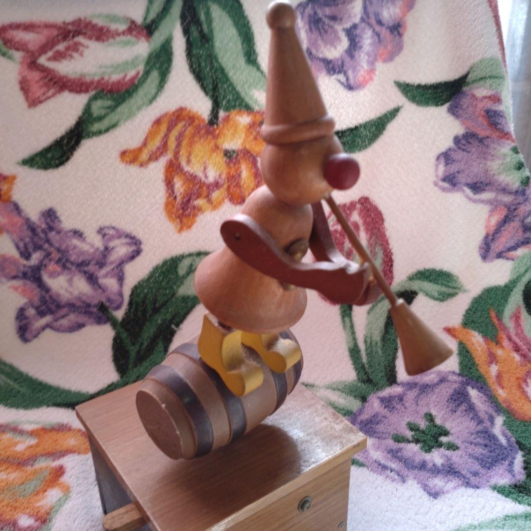 昔の　オルゴール　音は鳴ります。