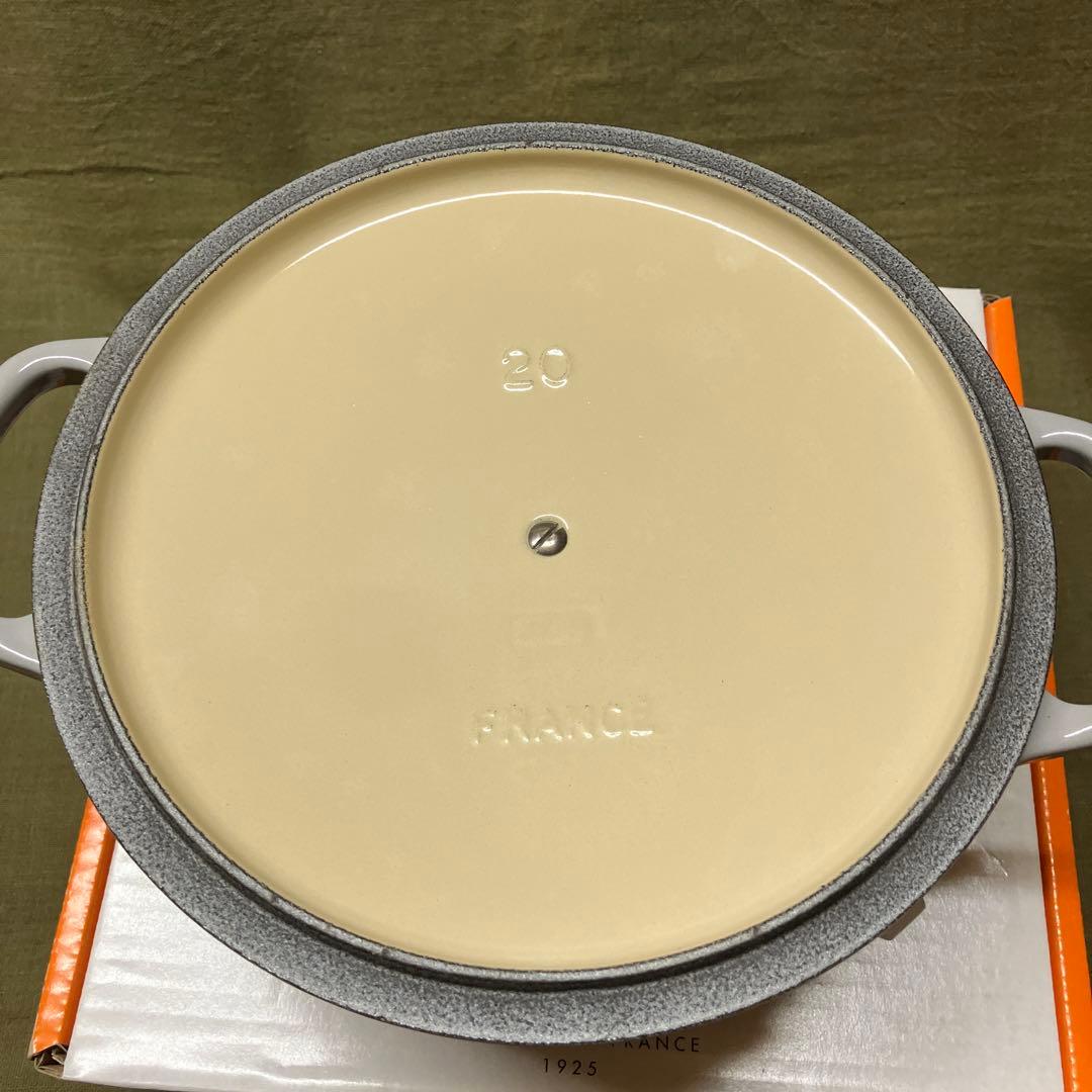 【新品未使用】20cm ル・クルーゼ ココット ロンド シグニチャー
