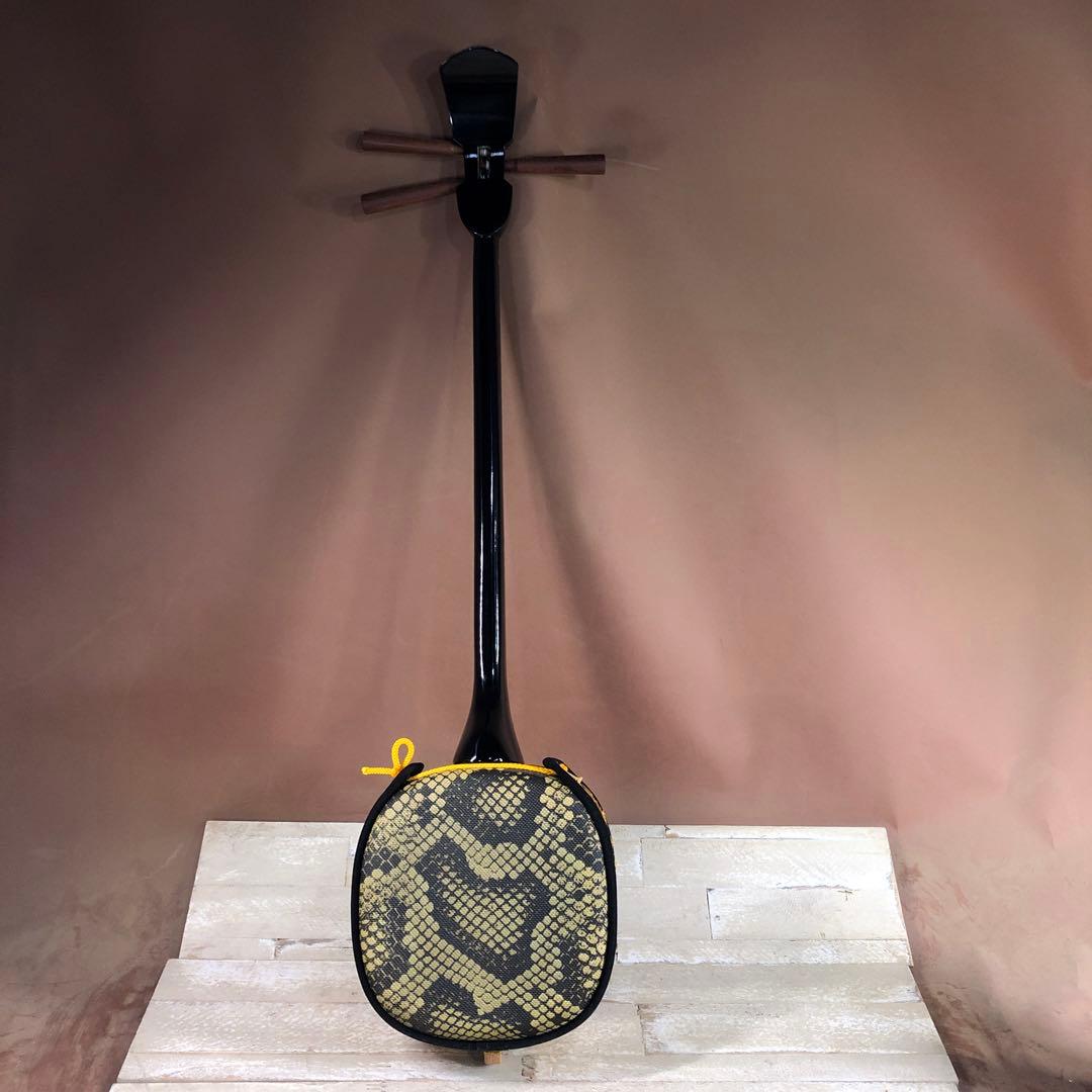 沖縄　蛇皮模様 三線 3弦と付属付き