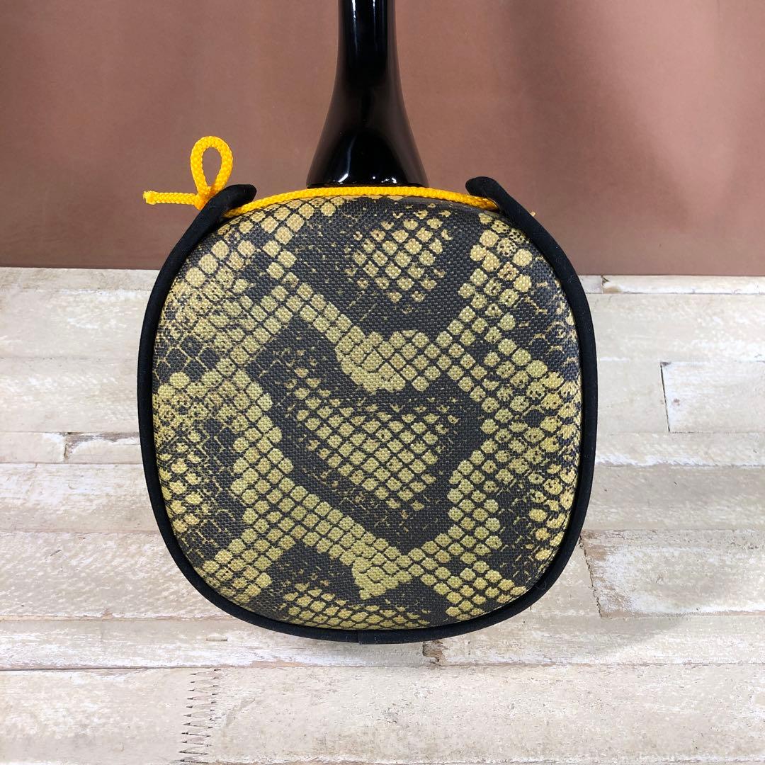 沖縄　蛇皮模様 三線 3弦と付属付き