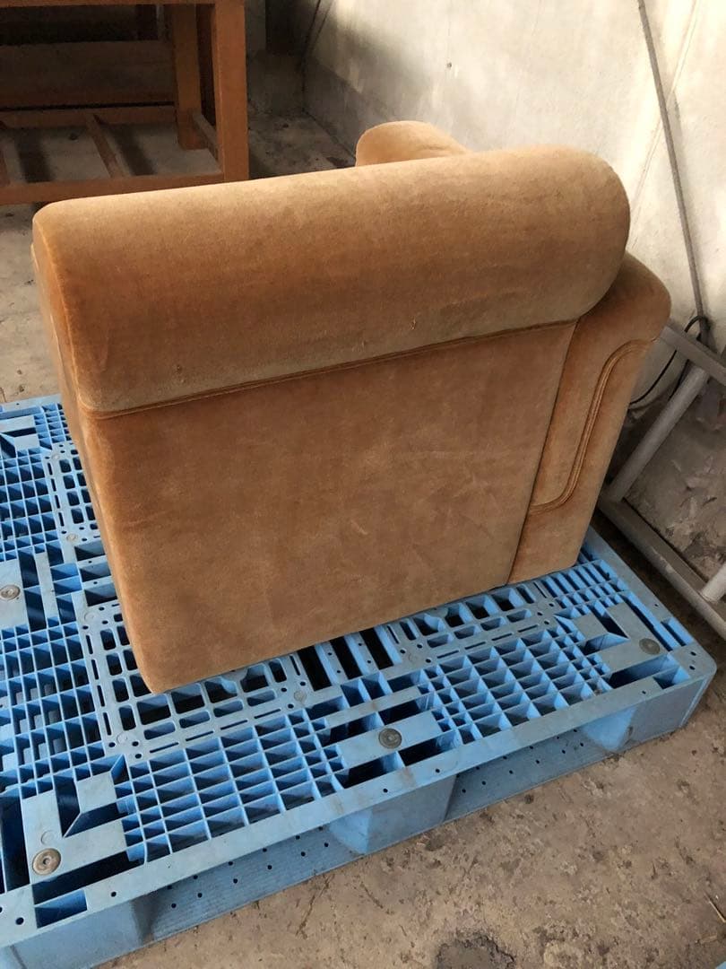 右肘付きソファ