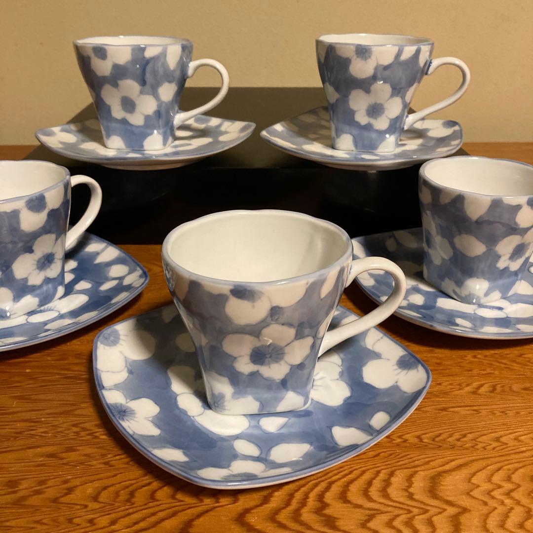 美品 栄楽窯 春かすみ レトロ 青と白の花柄ティーカップ・ソーサー 5個